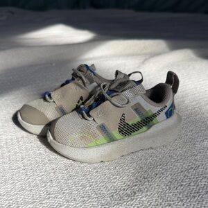 Nike Kids' gray 6c Sneakers